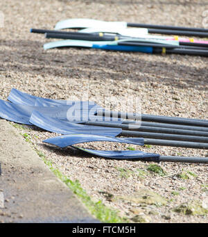 The Thames Tideway, London, UK. 27th Mar, 2016. The Cancer Research UK Boat Race. Oxford University Boat Club and Cambridge University Boat Club's oars Credit:  Action Plus Sports/Alamy Live News Stock Photo