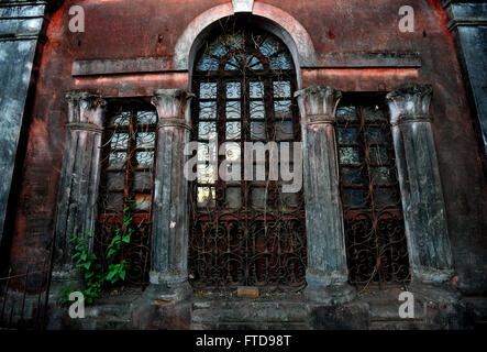 Facade of a decaying building in Goa,India Stock Photo