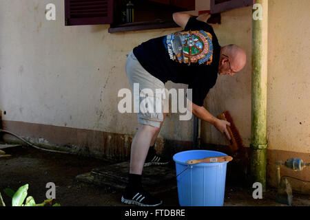150420-N-EI973-127 PORT GLAUD, Seychelles (April 20, 2015) Electronics Technician 3rd Class Joshua Rinehart, from Roanoke, Texas, and assigned to USS Oscar Austin (DDG 79) cleans a wall at the President’s Village Orphanage in Port Glaud, Seychelles, during a community relations event April 20, 2015. Oscar Austin, an Arleigh Burke-class guided-missile destroyer, homeported in Norfolk, is conducting naval operations in the U.S. 6th Fleet area of operations in support of U.S. national security interests in Europe and Africa. (U.S. Navy photo by Ensign Kirsten Krock/Released) Stock Photo