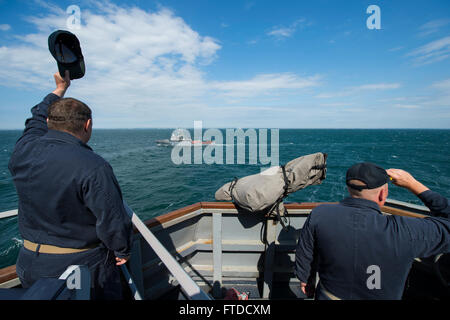 Destroyer Commanding Officer. 30 May 1944, Plymouth. - Lieutenant 