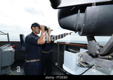 150630-N-XB010-044 BLACK SEA (June 30, 2015) Ensign Anthony Fryer, from Virginia Beach, Virginia, and Ensign Matthew Smith, from Mt. Carmel, Illinois, search for Turkish frigate TCG Yildirim (F-243) during a surface combat exercise aboard USS Laboon (DDG 58) with the Turkish navy June 30, 2015. Laboon, an Arleigh Burke-class guided-missile destroyer, homeported in Norfolk, is conducting naval operations in the U.S. 6th Fleet area of operations in support of U.S. national security interests in Europe. (U.S. Navy photo by Mass Communication Specialist 3rd Class Desmond Parks) Stock Photo