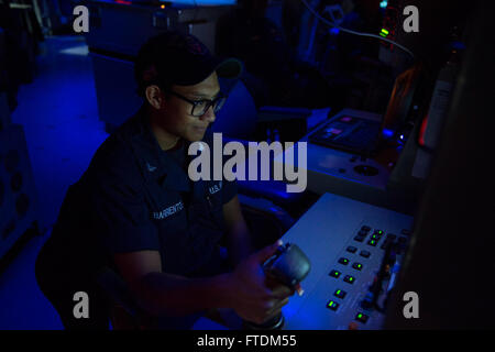 MEDITERRANEAN SEA (Oct. 22, 2013) - Fire Control Technician 3rd Class Wesley Barrientos monitors the Official Site System (OSS) in the combat information center during a harpoon exercise aboard the Arleigh Burke-class guided-missile destroyer USS Stout (DDG 55). Stout, homeported in Norfolk, Va., is on a scheduled deployment supporting maritime security operations and theater security cooperation efforts in the U.S. 6th Fleet area of operations. (U.S. Navy photo by Mass Communication Specialist 2nd Class Amanda R. Gray/Released) Stock Photo