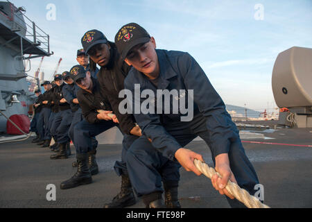 HAIFA, Israel (Jan. 19, 2014) -  Sailors aboard the Arleigh Burke-class guided-missile destroyer USS Stout (DDG 55) heave mooring lines as the ship pulls into the Haifa, Israel for a scheduled port visit. Stout, homeported in Norfolk, Va., is on a scheduled deployment supporting maritime security operations and theater security cooperation efforts in the U.S. 6th Fleet area of operation. (U.S. Navy photo by Mass Communication Specialist 2nd Class Amanda R. Gray/Released) Stock Photo