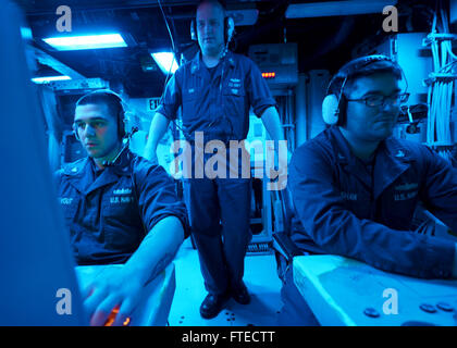 140328-N-CH661-025: MEDITERRANEAN SEA (March 28, 2014) - Sonar Technician (Surface) 3rd Class Andrew Swartwout, left, and Sonar Technician (Surface) 3rd Class Steven Shaw track sub-surface contacts as Sonar Technician (Surface) 1st Class Ralphkeith Tone, center, overlooks operations in sonar control aboard the guided-missile destroyer USS Ramage (DDG 61). Ramage, homeported in Norfolk, Va., is on a scheduled deployment supporting maritime security operations and theater security cooperation efforts in the U.S. 6th Fleet area of operations. (U.S. Navy photo by Mass Communication Specialist 2nd  Stock Photo