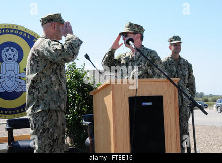 140424-N-BS486-1551 NAVAL STATION ROTA, Spain (April 24, 2014) - Cmdr. Oliver R. Herion relieves Cmdr. Bradley J. Andros as commanding officer of Explosive Ordnance Disposal Mobile Unit (EODMU) 8 in the simulated urban terrain compound, Hogan’s Alley. (U.S. Navy photo by Mass Communication Specialist 3rd Class Grant Wamack) Stock Photo