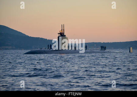 SOUDA BAY, Greece (Dec. 23, 2014) USS Boise (SSN 764) enters Souda Bay, Greece, during a scheduled port visit Dec. 23, 2014.  Boise, a Los Angeles-class submarine, homeported in Norfolk, is conducting naval operations in the U.S. 6th Fleet area of operations in support of U.S. national security interests in Europe. Stock Photo