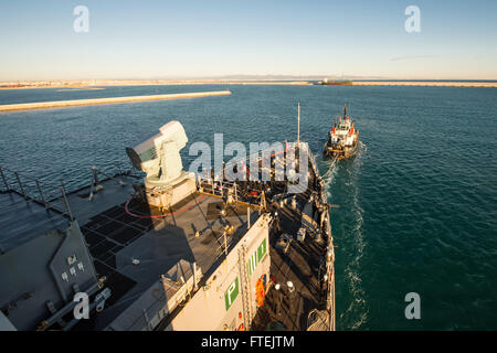 VALENCIA, Spain (Dec. 29, 2014) The Whidbey Island-class amphibious dock landing ship USS Fort McHenry (LSD 43) pulls in to the port of Valencia, Spain Dec. 29, 2014. Fort McHenry, deployed as part of the Iwo Jima Amphibious Ready Group/24th Marine Expeditionary Unit, is conducting naval operations in the U.S. 6th Fleet area of operations in support of U.S. national security interests in Europe. Stock Photo