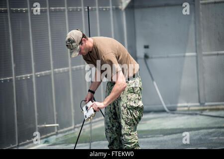 ATLANTIC OCEAN (Feb. 10, 2015) Information Systems Technician 2nd Class Joshua Lesperance, from Spring Valley, Illinois, sets up an transmitting antennae for a Puma unmanned aircraft system aboard the Military Sealift Command’s joint high-speed vessel USNS Spearhead (JHSV 1) Feb. 10, 2015. Spearhead is on a scheduled deployment to the U.S. 6th Fleet area of operations to support the international collaborative capacity-building program Africa Partnership Station (APS). (U.S. Navy photo by Mass Communication Specialist 2nd Class Kenan O’Connor/Released) Stock Photo