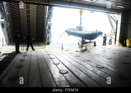 ATLANTIC OCEAN (Feb. 19, 2015) Civil service mariners and Sailors prepare to launch a small rigid hull inflatable boat as part of Africa Maritime Law Enforcement Partnership operations aboard the Military Sealift Command's joint high-speed vessel USNS Spearhead (JHSV 1) Feb. 19, 2015. Spearhead is on a scheduled deployment to the U.S. 6th Fleet area of operations in support of the international collaborative capacity-building program Africa Partnership Station. (U.S. Navy photo by Mass Communication Specialist 1st Class Joshua Davies/Released) Stock Photo