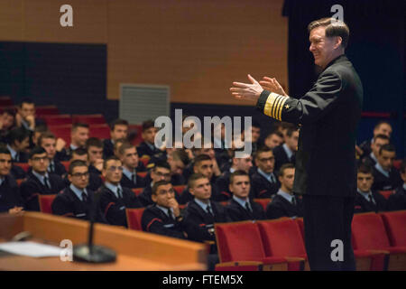 POZZUOLI, Italy (Feb. 23, 2015) Adm. Mark Ferguson, U.S. Naval Forces Europe-Africa commander, delivers remarks to military members at the Italian Accademia Aeronautica in Pozzuoli, Italy, Feb. 23, 2015. Ferguson's remarks focused on the importance of leadership, cross-cultural communication and adapting to a dynamic and changing world. Stock Photo