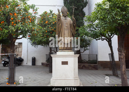 Pope John Paul II statue in Plaza Virgen de los Reyes, Seville. Andalusia, Spain. Stock Photo