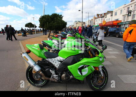 Southend on Sea, UK. 28th March, 2016. A line of bright green Kawasaki sport motorcycles parked along a UK promenade during a public motorcycling event. The scene captures the sleek design and vibrant colour of the bikes, with people walking nearby and shops in the background. The atmosphere is lively and social, typical of coastal gatherings and enthusiast meet-ups. The annual Southend Shakedown motorcycle rally on Southend seafront. Motorcyclists ride from the Ace Cafe, North Circular Road, London to Southend. Penelope Barritt/Alamy Live News Stock Photo