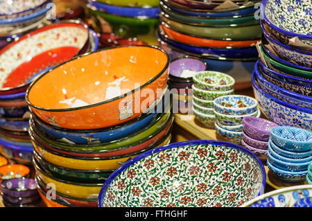Traditional Turkish handpainted patterned ceramic bowls for sale in the Grand Covered Bazaar, Istanbul, Turkey Stock Photo