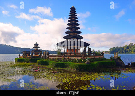Tempel Pura Ulun Danu Bratan, im Bratansee, Hochland von Zentralbali, Bedugul, Bali, Indonesien Stock Photo
