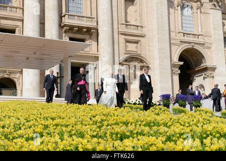 Vatican City. 30th Mar, 2016. Pope Francis during his weekly general audience Wednesday in St. Peter's Square, at the Vatican on March 30, 2016 Credit:  Sylvia Loking/Alamy Live News Stock Photo