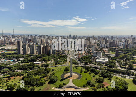 Twenty Avenue Tres de Mayo and Ibirapuera Park - south of the city Stock Photo