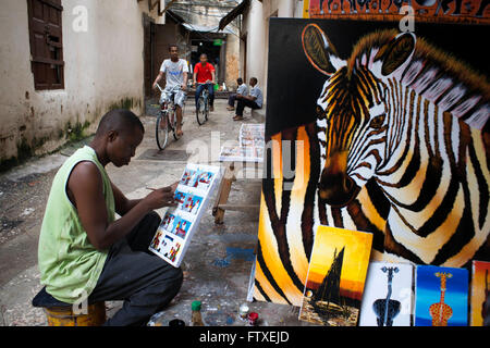 Store selling colorful tingatinga (tinga tinga) paintings as souvenirs for tourists in Stone Town, Zanzibar, Tanzania, Africa. S Stock Photo