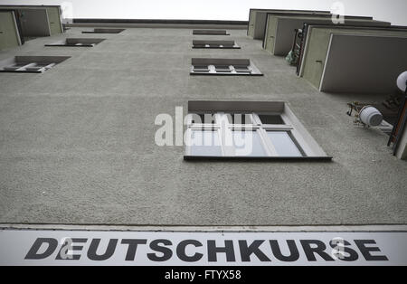 Berlin, Germany. 30th Mar, 2016. A sign that reads 'German courses' pictured on a building wall in Berlin, Germany, 30 March 2016. Photo: SOEREN STACHE/dpa/Alamy Live News Stock Photo