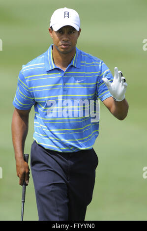 Orlando, Florida, USA. 26th Mar, 2009. Tiger Woods waves to the gallery on the eighth hole during the first round of the Arnold Palmer Invitational at the Bay Hill Club and Lodge on March 26, 2009 in Orlando, Florida. ZUMA Press/Scott A. Miller © Scott A. Miller/ZUMA Wire/Alamy Live News Stock Photo