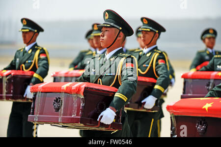 Shenyang, China. 31st March, 2016. Soldiers of the Chinese People's Liberation Army carry coffins containing remains of soldiers of the Chinese People's Volunteers (CPV) killed in the Korean War, at the Taoxian International Airport in Shenyang, northeast China's Liaoning Province, March 31, 2016. The remains of 36 Chinese soldiers killed in the 1950-53 Korean War were returned to China on Thursday from the Republic of Korea (ROK), the third batch returned following a handover agreement signed by the two countries in 2013. Credit:  Xinhua/Alamy Live News Stock Photo