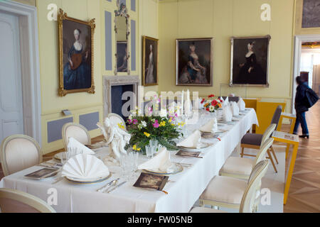 Berlin, Germany. 31st Mar, 2016. A view of a state banquet reproduction in the exhibition 'Palaces for the State Visitor. State visits in the divided Germany' in Schoenhausen Palace in Berlin, Germany, 31 March 2016. From 01 April until 03 July 2016, The Prussian Palaces and Gardens Foundation Berlin-Brandenburg is showing the exhibition in Schoenhausen Palace. The Schoenhausen Palace was the guest house of the German Democratic Republic between 1966 and 1990. Photo: JOERG CARSTENSEN/dpa/Alamy Live News Stock Photo