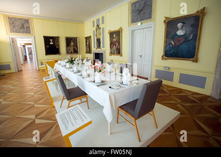 Berlin, Germany. 31st Mar, 2016. A view of a state banquet reproduction in the exhibition 'Palaces for the State Visitor. State visits in the divided Germany' in Schoenhausen Palace in Berlin, Germany, 31 March 2016. From 01 April until 03 July 2016, The Prussian Palaces and Gardens Foundation Berlin-Brandenburg is showing the exhibition in Schoenhausen Palace. The Schoenhausen Palace was the guest house of the German Democratic Republic between 1966 and 1990. Photo: JOERG CARSTENSEN/dpa/Alamy Live News Stock Photo