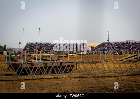 Naqueri Quitol ,Goa, Inida - March 31 2016 : Crowd of students gathered to watch Military Tank demonstration at the annual Defexpo india 2016 Credit:  Joviton Dcosta/Alamy Live News Stock Photo