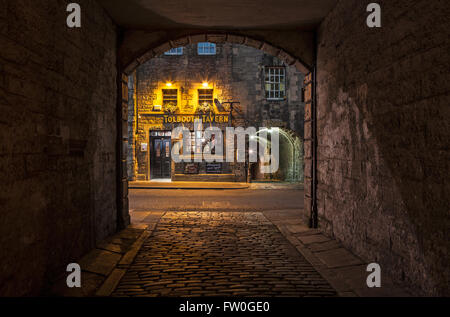 EDINBURGH, SCOTLAND - MARCH 8TH 2016: A view from Sugarhouse Close of the historic Tolbooth Tavern along the Royal Mile in Edinb Stock Photo