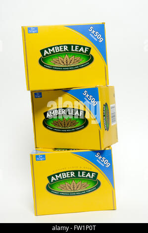 amber 50g leaf boxes tobacco rolling hand alamy