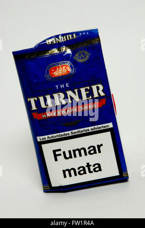 Turner halfzware shag rolling tobacco hi-res stock photography and images