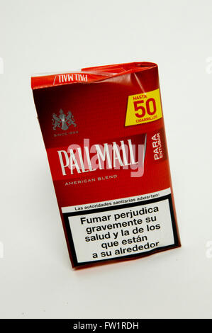 pall mall rolling tobacco Pall mall hand rolling tobacco hi-res stock photography and images