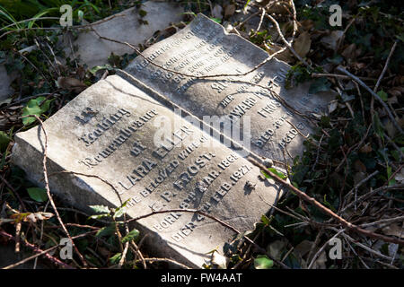 Open book tombstone (St John the Baptist Church Gardens Cemetery, Southend-on-Sea, Essex, UK) Stock Photo