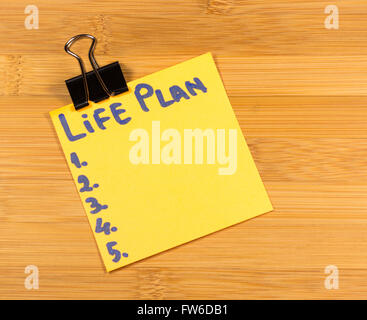 life plan sticky note on wooden background Stock Photo