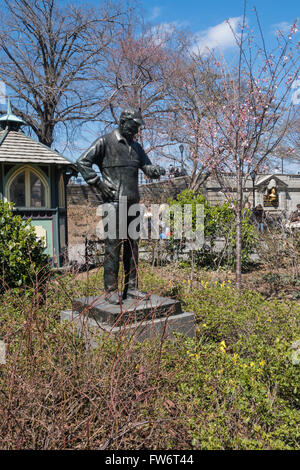 A statue of Fred Lebow, the founder of the New York Marathon, is located near Engineers' Gate in Central Park, NYC, USA Stock Photo