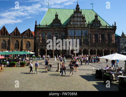 Bremen, Germany - People enjoying a sunny day in the Market Square of Bremen Stock Photo