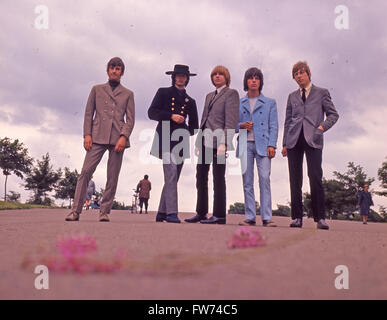 YARDBIRDS  UK group in 1966 from left: Jim McCarty, Jimmy Page, Keith Relf, Jeff Beck, Chris Dreja Stock Photo