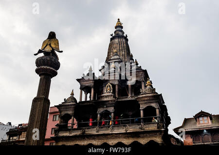 The famous Krishna Mandir (temple) in Patan Durbar Square, UNESCO World Heritage Site, Kathmandu, Nepal. Built in 1637 Stock Photo