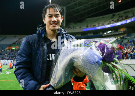 Saitama, Japan. 29th Mar, 2016. Shinji Okazaki (JPN) Football/Soccer : Shinji Okazaki of Japan celebrates his 100th international cap with a bouquet of flowers after the FIFA World Cup Russia 2018 Asian Qualifier Second Round Group E match between Japan 5-0 Syria at Saitama Stadium 2002 in Saitama, Japan . © AFLO/Alamy Live News Stock Photo