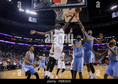 New Orleans, LA, USA. 31st Mar, 2016. Denver Nuggets forward Darrell Arthur (00) and New Orleans Pelicans forward James Ennis (4) go for a loose ball during an NBA basketball game between the Denver Nuggets and the New Orleans Pelicans at the Smoothie King Center in New Orleans, LA. New Orleans Pelicans defeat Denver Nuggets 101-95. Stephen Lew/CSM/Alamy Live News Stock Photo