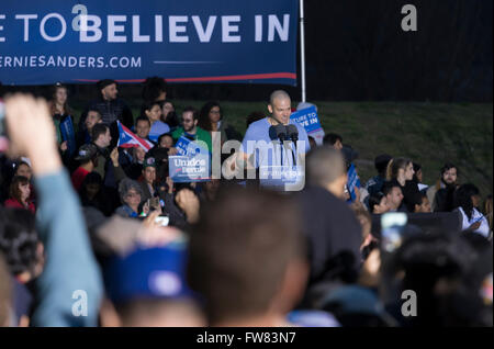 New York, USA. 31st March, 2016. Residente of Calle 13 (Rene Perez Joglar) speaks at campaign rally in the Bronx at Saint Mary park Credit:  lev radin/Alamy Live News Stock Photo