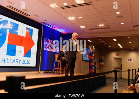 New York, NY, 31st March, 2016. Bill Clinton, former U.S. president, campaigned for his wife, Hillary, who is running for the Democratic nomination for U.S. president, at the United Federation of Teachers (UFT) office in Manhattan. The UFT, with around 200,000 members, is the largest union in New York City. The Democratic primary in New York State takes place on April 19 and Bill said that it was essential that Hillary win it. © Terese Loeb Kreuzer/Alamy News Stock Photo