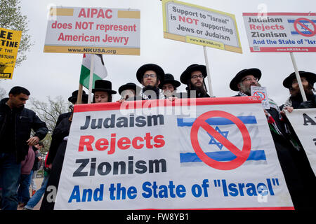 Neturei Karta religious group (Haredi Jews) rallying against Zionism - Washington, DC USA Stock Photo