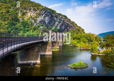 Bridge over the Potomac River and view of Maryland Heights, in Harper's Ferry, West Virginia. Stock Photo