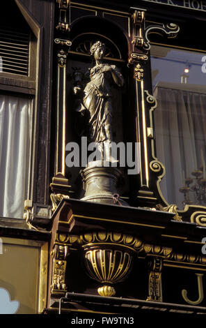 AUT, Austria, Vienna, statue at a shop at the Kaerntner Street.  AUT, Oesterreich, Wien, Statue an einem Geschaeft in der Kaernt Stock Photo