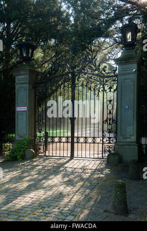 Köln, Marienburg, Marienburg zählt zu den teuersten Stadtteilen Kölns. Eingangsportal Gut Marienburg Stock Photo