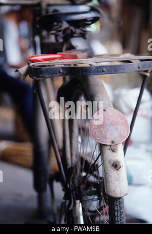 Singapore, Basket weavers shop, city scene, Old bicycle in city Stock Photo