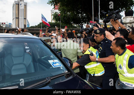 Kuala Lumpur, Malaysia. 2nd April, 2016. GST Protests in Kuala Lumpur, Malaysia. Former prime minister of Malaysia Tun Dr Mahathir Mohamad turned up at the rally after 5pm today. Credit:  Chris JUNG/Alamy Live News Stock Photo