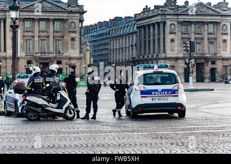 Paris, France. 3rd April, 2016. Police forces during the event Marathon of Paris 2016. Credit:  Guillaume Louyot/Alamy Live News Stock Photo