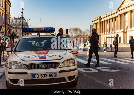 Paris, France. 3rd April, 2016. Police forces during the event Marathon of Paris 2016. Credit:  Guillaume Louyot/Alamy Live News Stock Photo