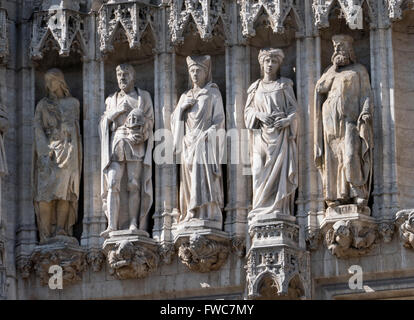 Stone statues decorate the Medieval Town Hall / Hotel De Ville Stadhuis in Grand Place, Brussels, Belgium. Stock Photo